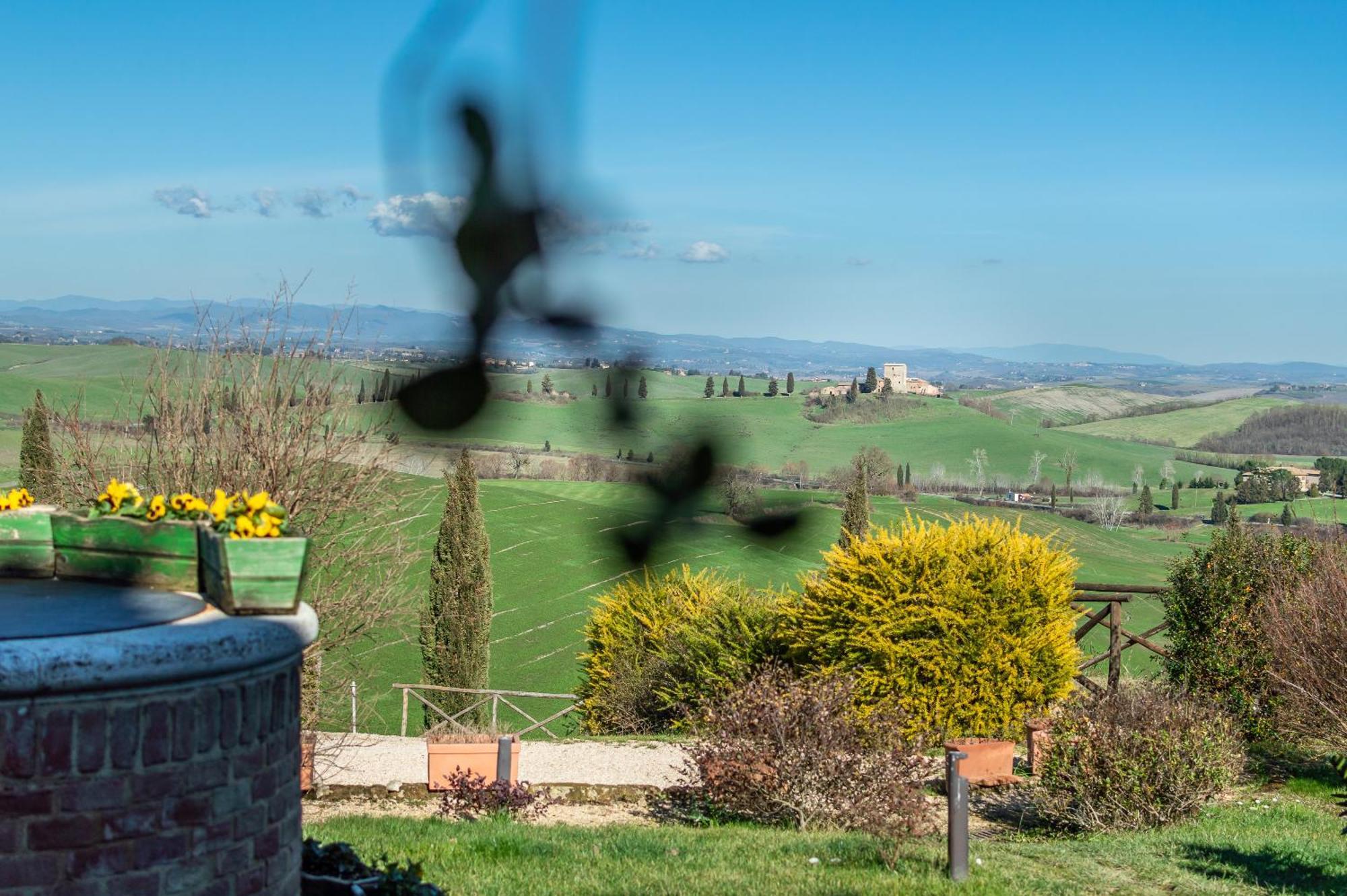 Sunflower Con Vista Su Siena Villa Corsano  Luaran gambar